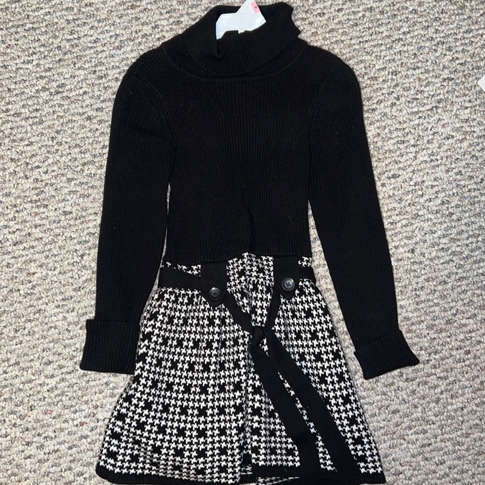 EUC girls knit houndstooth dress in size ⅞.